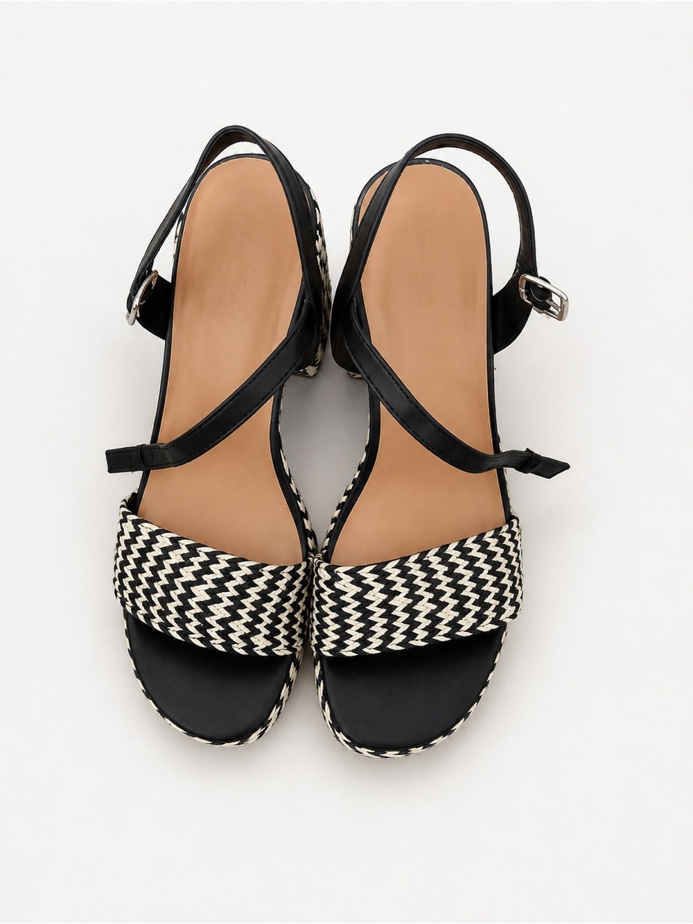 Universal Thread Black & Cream Zigzag Front Strap Sandals